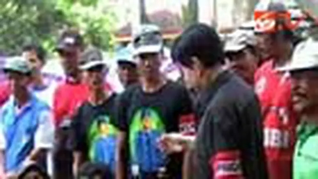 Tukang Becak Tuntut Istana Gebang Dibuka
