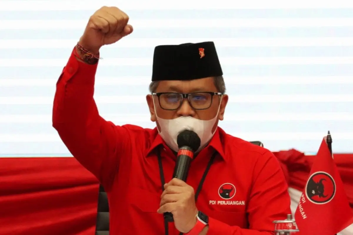 Sekjen PDIP Hasto Kristiyanto membuka sekolah partai gelombang III PDIP