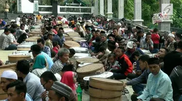 Guna mengungkapkan rasa syukur kepada Tuhan masyarakat kabupaten Semarang Jawa Tengah menggelar acara Sadranan yang jatuh pada bulan Rajab