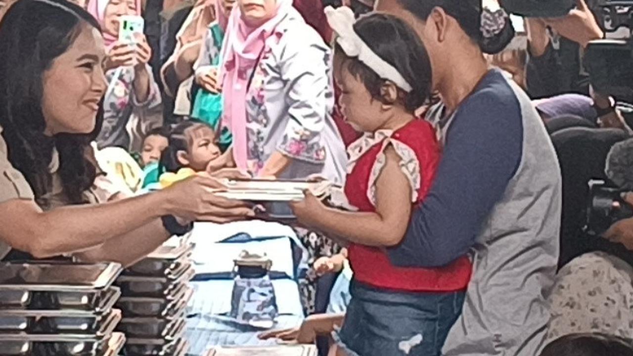 Wamen BKKBN Isyana Bagoes Oka Pantau Program Makan Bergizi Gratis di Posyandu Dahlia 2 Ciracas Jakarta Timur