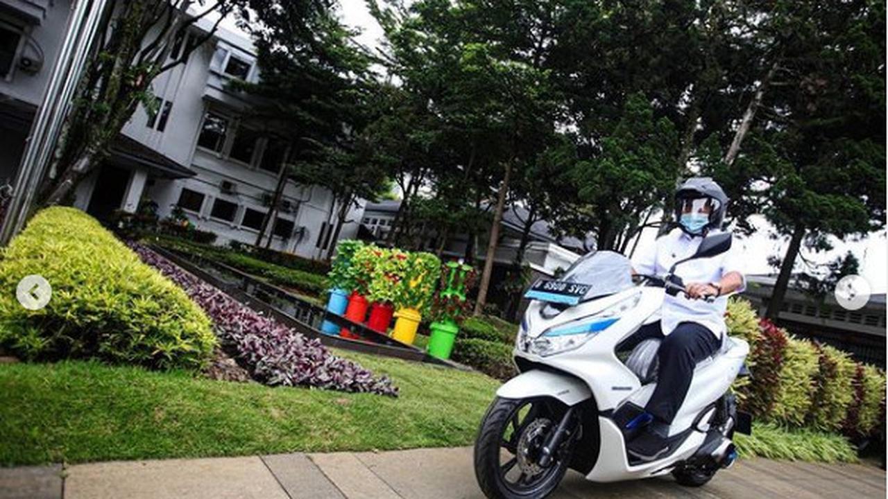 Pemkot Bandung Terima 22 Motor Listrik