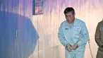 Pastor Korea Selatan Lee Jaerock tiba di Pengadilan Distrik Pusat Seoul untuk menghadiri persidangannya di Seoul (22/11). Pemimpin kultus Korsel ini dihukum pada 22 November 2018 terkait perkosaan ganda delapan pengikut wanitanya. (AFP Photo/Jung Yeon-je)