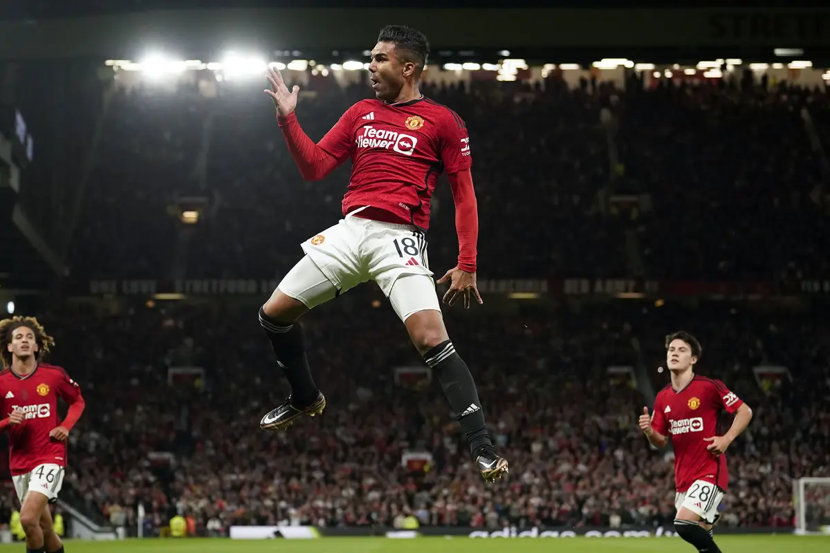Foto: Penampilan Bintang Lima Casemiro, Bawa MU Menang Meyakinkan atas Crystal Palace di Carabao Cup