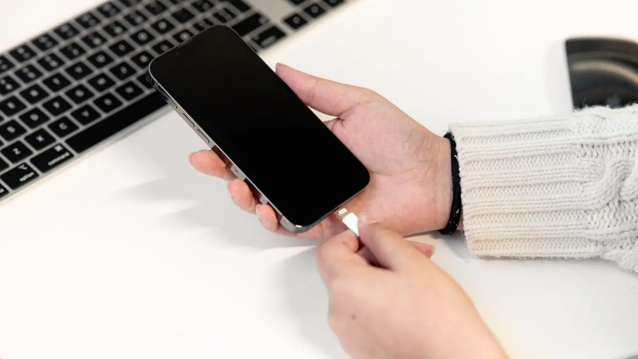 Charging Handphone