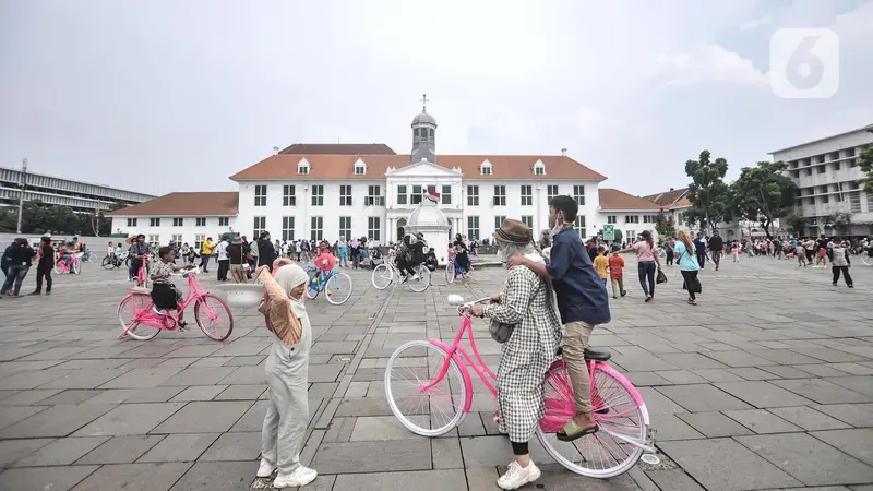 Berkah Libur Lebaran Bagi Jasa Sewa Ontel di Kota Tua