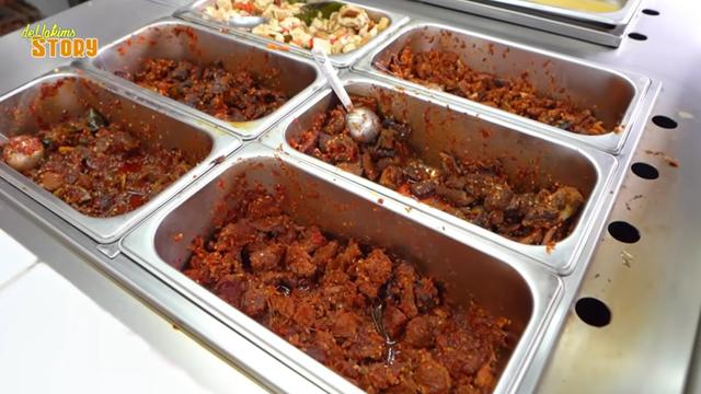 Warung Nunung di Jakarta (Foto: YouTube deHakims Story)