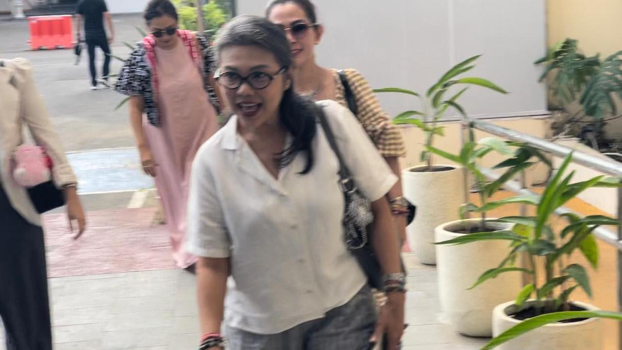 Pendukung PB XIV Hangabehi melaporkan balik GKR Timoer dan keponakannya BRM Yudistira ke Polresta Surakarta.