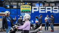 Jelang Laga Penentuan Juara BRI Super League 2025/2026, Suporter Maung Bandung Padati Persib Store
