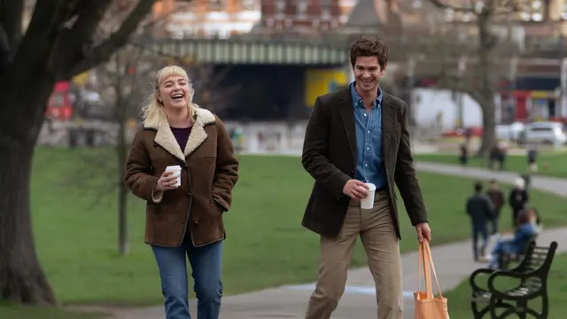 Andrew Garfield dan Florence Pugh dalam We Live in Time. (A24 via IMDb)