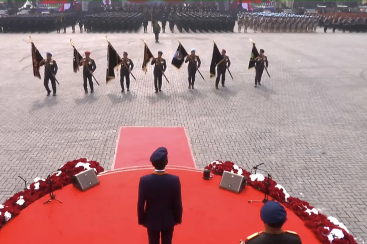 Presiden Jokowi menganugerahkan tanda kehormatan Republik Indonesia Nugraha Sakanti kepada tujuh satuan Polri.