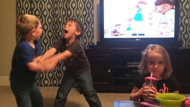 7 Potret Ulah Anak Ini Gambarkan Suka Duka jadi Orangtua