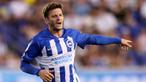 Pemain Brighton, Adam Lallana, memiliki umur 35 tahun 3 bulan. Di musim kompetisi 2023/2024, Lallana baru diberikan kepercayaan satu kali bermain dari bangku cadangan saat Brighton dikalahkan West Ham 1-3 pada pekan ke-3 Premier League 2023/2024, Sabtu (27/8/2023). (AFP/Getty Images/Tim Nwachukwu)