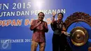 Menteri Kelautan dan Perikanan Susi Pudjiastuti didampingi Menko Maritim dan Sumber Daya Rizal Ramli dalam Rapat Koordinasi Nasional Tahun 2015 Kementerian Kelautan dan Perikanan (KKP) di Jakarta, Kamis (10/9). (Liputan6.com/Johan Tallo)