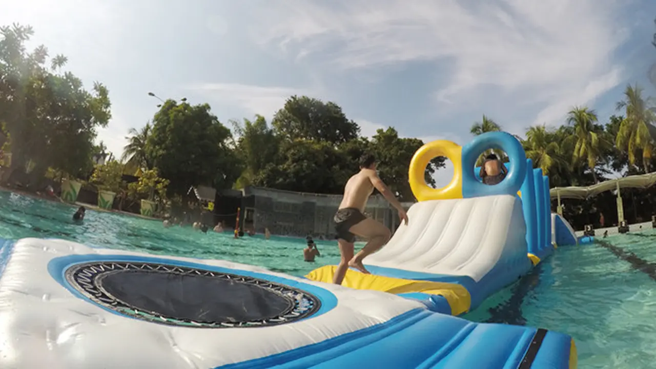 Dengan liburan ke Atlantis Water Adventure, Anda dan keluarga tak hanya mendapatkan kesenangan bermain air, namun Anda juga dibekali pula dengan acara interaktif yang mampu menambah pengalaman.