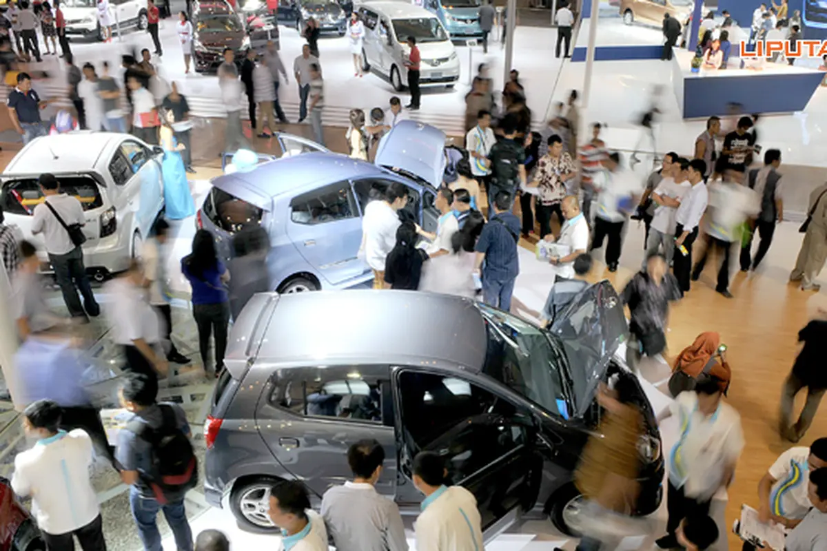 penjualan-mobil-130924c.jpg