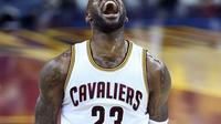 LeBron James, mencetak 24 poin untuk membantu Cleveland Cavaliers mengalahkan Toronto Raptors 115-84 pada gim pertama final Wilayah Timur NBA 2016 di Quicken Loans Arena, Cleveland, AS, 17 Mei 2016. (Bola.com/Twitter/Dime Magazine)
