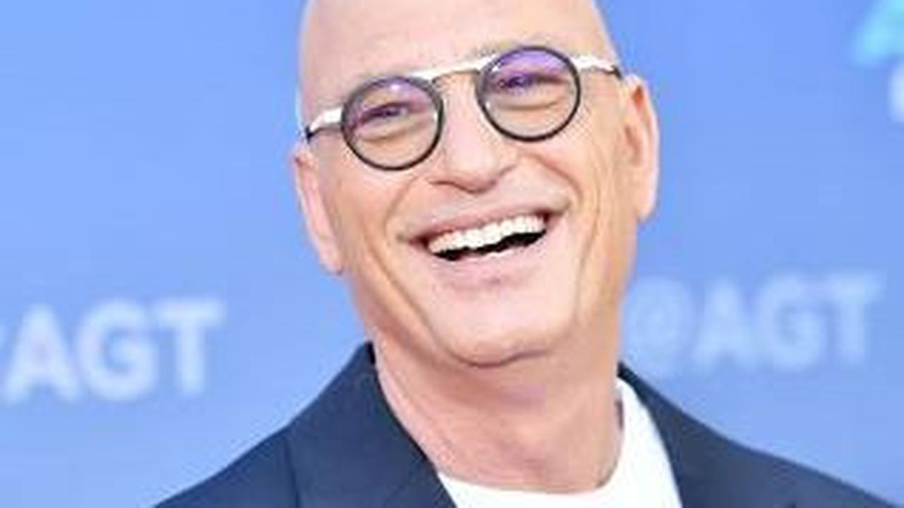 Lahir di Toronto, 29 November 1955, Howie Mandell tumbuh besar di Willowdale, Toronto, Kanada.