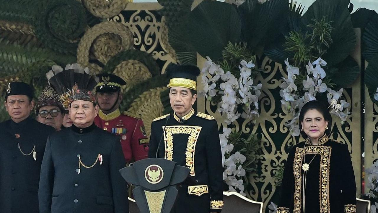 Prabowo terlihat menempati sisi kanan Jokowi, sementara di sisi kiri terdapat Ibu Negara Iriana.&nbsp;Foto: BPMI Setpres