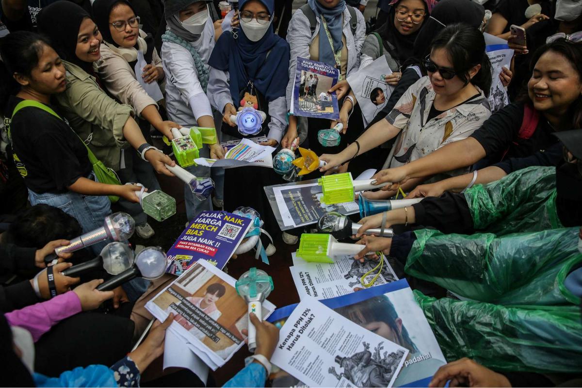 Aksi Fans K-Pop tolak PPN 12 Persen