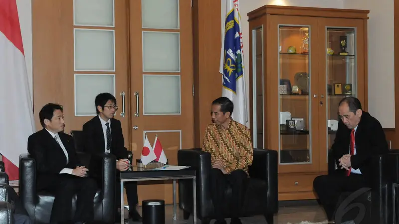 Jokowi Sambut Menlu Jepang dengan Tangan Terbuka