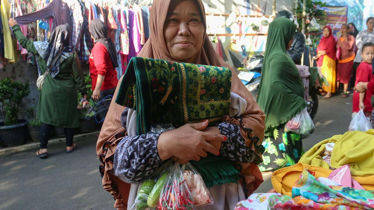 Warga Jatipadang Gelar Bazar Ramadan