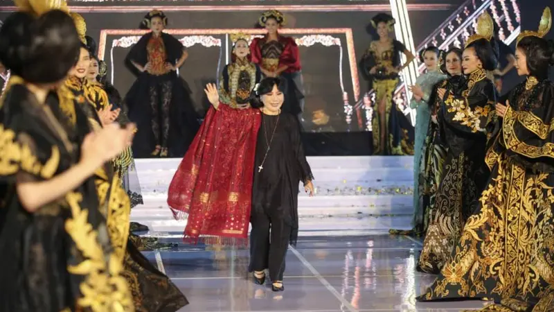 30 Tahun Berkarya, Anne Avantie Tampilkan Koleksi di Fashion Week 2020