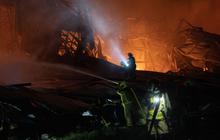 Gudang Terbakar Usai Serangan Drone Rusia di Kyiv