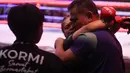 Atlet MMA junior asal Medan, Flora N. Girsang, menangis bahagia setelah berhasil menaklukkan lawannya dalam Kejuaraan Nasional MMA U-18 2024 di Golden Boutique Hotel, Kemayoran, Jakarta, Sabtu (11/5/2024). (Bola.com/M Iqbal Ichsan)