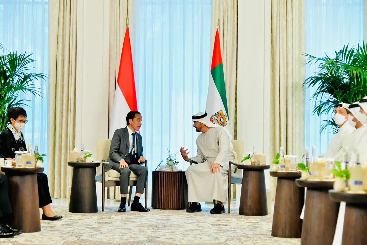 Presiden Jokowi bertemu dengan Presiden Uni Emirat Arab (UEA) Sheikh Mohamed bin Zayed bin Sultan Al Nahyan atau MBZ di Istana Al Shatie, Abu Dhabi, Jumat (1/7/2022). (Foto: Sekretariat Presiden)