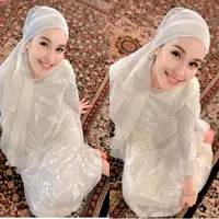 Penampilan calon ibu persit Ayu Ting Ting dipuji semakin cantik setelah tunangan. [@ayutingting92]