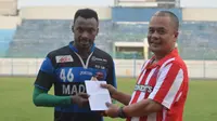 Guy Junior menjadi kekuatan baru Madura United untuk putaran kedua TSC 2016. (Bola.com/Robby Firly)
