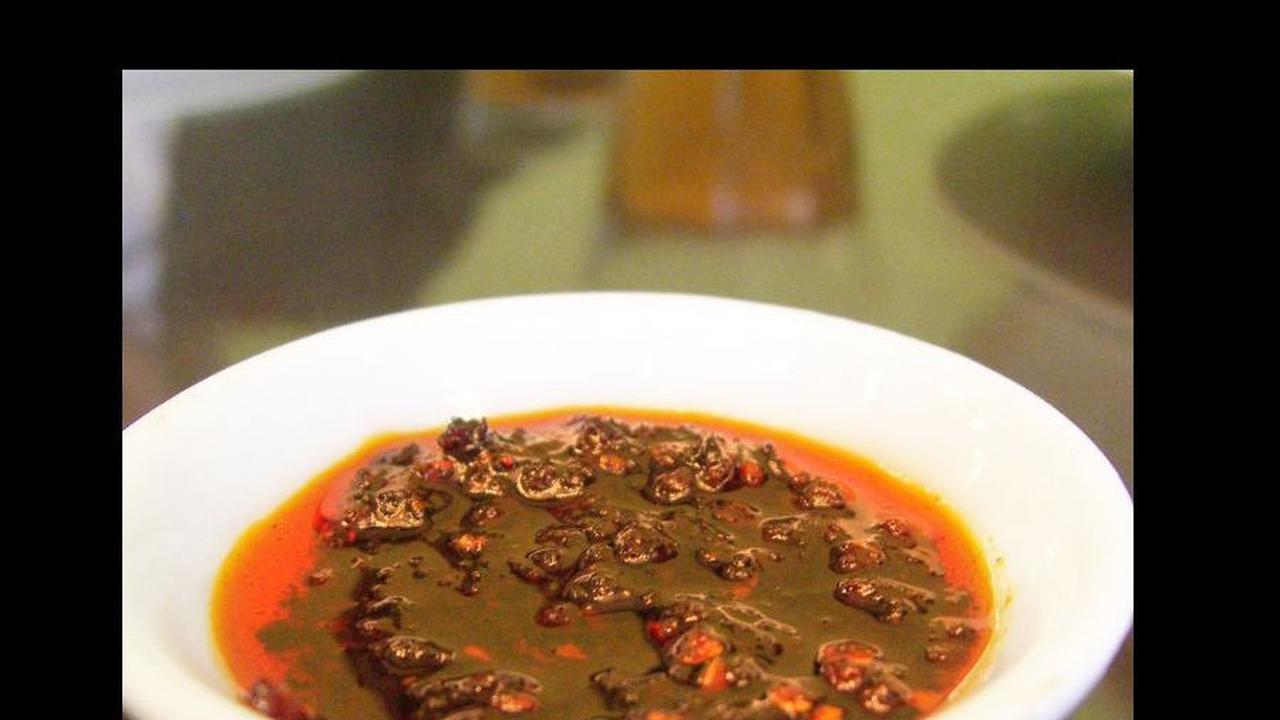 Cara Membuat Chili Oil dan Sambal Bangkok untuk Cocolan Dim Sum