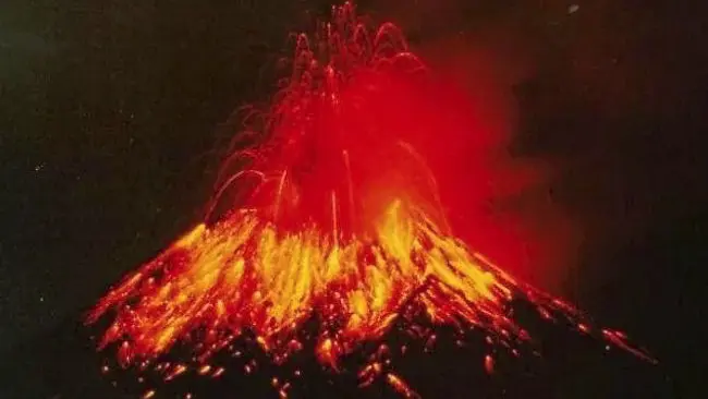 Ilustrasi letusan gunung berapi. (Sumber Wikipedia)