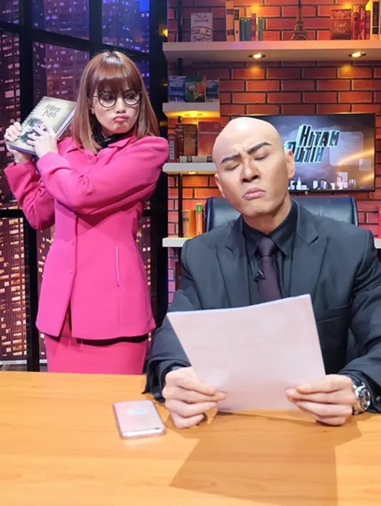 "Uhh 😖 boss say galak bgt.Nyebelin.Eh tapi gpp deh,yg penting kebukti COWOK tulen & ga ngondek." tulis ckjessica25 dalam foto bersama Deddy Corbuzier, Selasa, (15/11/2016). (Instagram/ckjessica25)