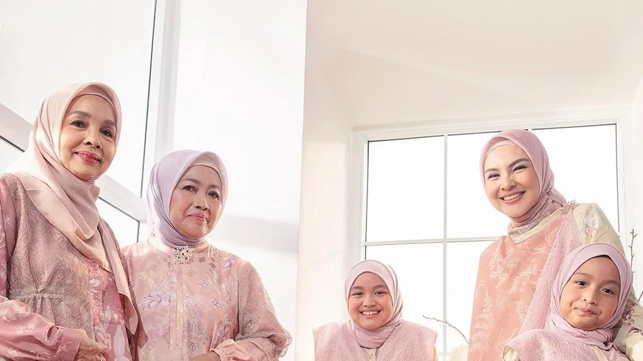 Koleksi Baju Lebaran Sarimbit dari Ria Miranda untuk 2023, Terinspirasi dari Kampung Halaman Sang Desainer