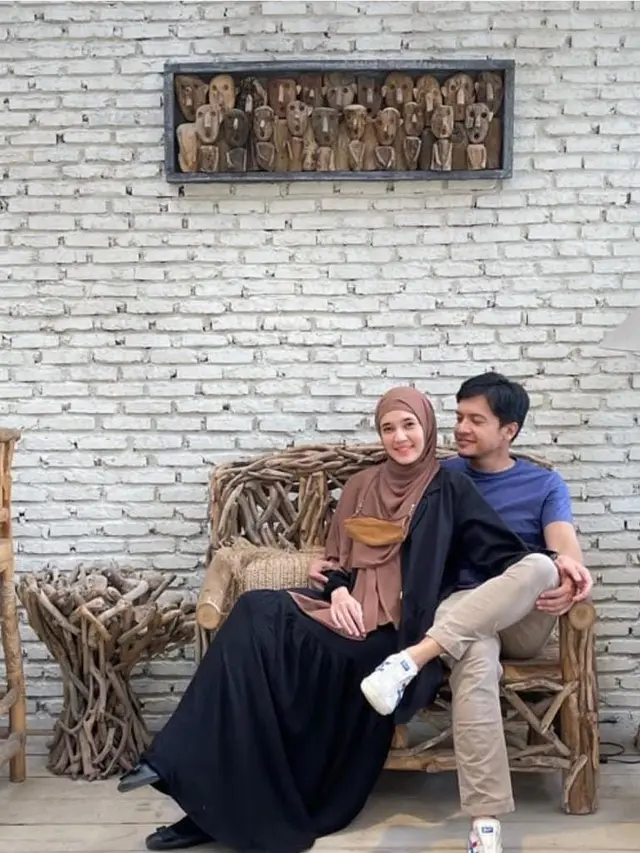 Potret mesra Dhini Aminarti dan Dimas Seto
