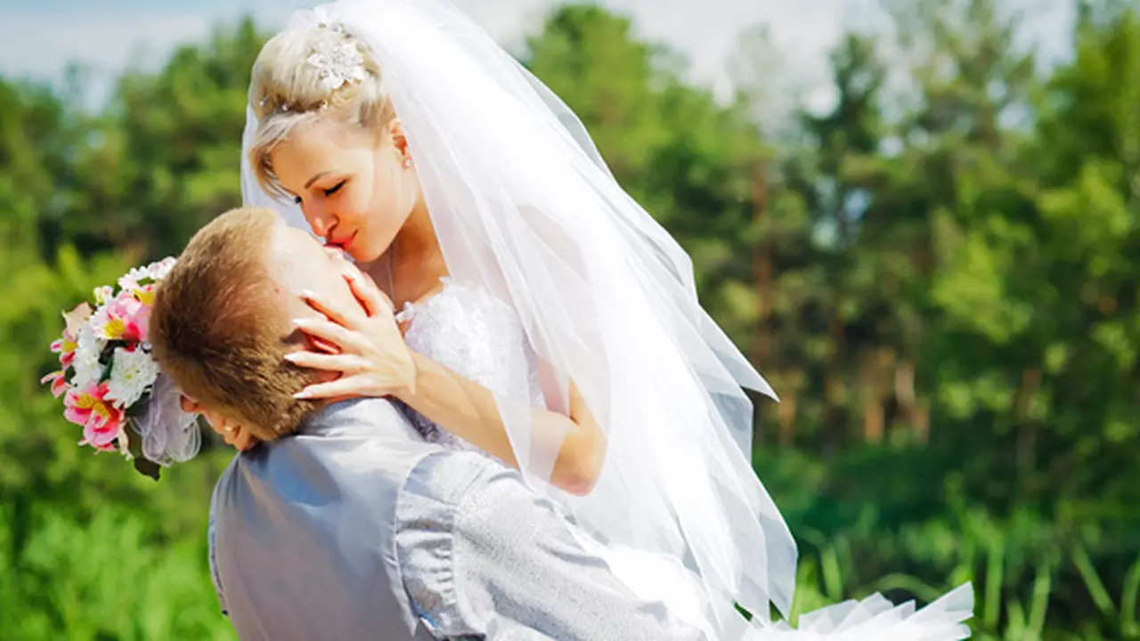 (c) shutterstock