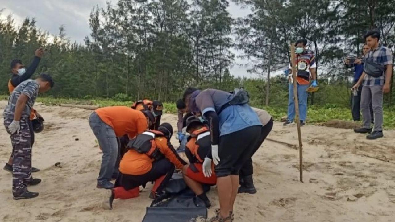 Titik Terang Setelah 4 Hari: Jenazah Penumpang Kapal yang Lompat ke Laut Ditemukan di Pantai Seribu Cemara Seruyan