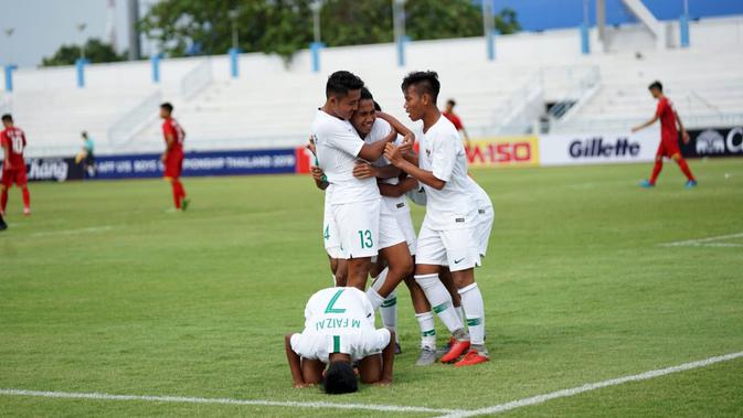 Timnas Indonesia U-15 saat melawan Vietnam pada laga perdana Grup A Piala AFF U-15 2019 di  Institute of Physical Education (IPE), Chonburi, Sabtu (27/7/2019). (Bola.com/Dok. PSSI)