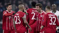 Bintang Bayern Munchen, Thomas Muller, merayakan gol ke gawang Besiktas, pada pertandingan leg pertama 16 besar Liga Champions, di Allianz Arena, Rabu (21/2/2018) dini hari WIB. (AP/Sven Hoppe).