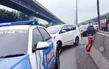 Petugas Terapkan Contraflow Atasi Kepadatan Tol Jakarta-Cikampek Saat Libur Isra Miraj