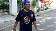 Indra Azwan, pria asal Malang, Jawa Timur, berjalan kaki ke Jakarta untuk mencari keadilan atas kematian anaknya yang tewas 15 tahun lalu ditabrak polisi. 