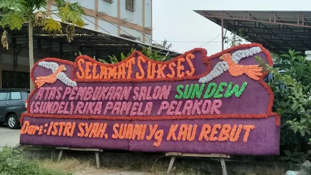[Bintang] Selingkuhan Suami Buka Salon, Istri Sah Malah Kirim Karangan Bunga