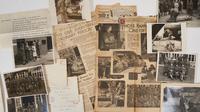 SIM Ratu Elizabeth II telah dijual di lelang bersama foto, surat, dan beberapa kliping koran.(Supplied:  Reeman Dansie Auctions)