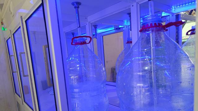 Ilustrasi Antimon yang Terdapat di Galon Sekali Pakai Berbahan PET