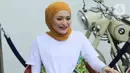 Nathalie Holscher  saat konferensi pers di kantor Ekomando Artist Management, Jakarta Timur, Senin (25/7/2022). Di tengah prahara rumah tangganya dengan komedian Sule, Nathalie Holscher resmi bergabung dengan Ekomando Management Artist yang berada dibawah naungan Eko Patrio per 21 Juli lalu. (Liputan6.com/Herman Zakharia)
