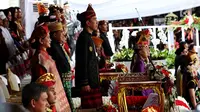 Presiden Joko Widodo (Jokowi) memimpin Upacara Peringatan Detik-detik Proklamasi 17 Agustus di Istana Merdeka, Jakarta, Kamis (17/8). Jokowi mengenakan pakaian adat khas Banjar, Kalimantan Selatan. (Liputan6.com/Pool)