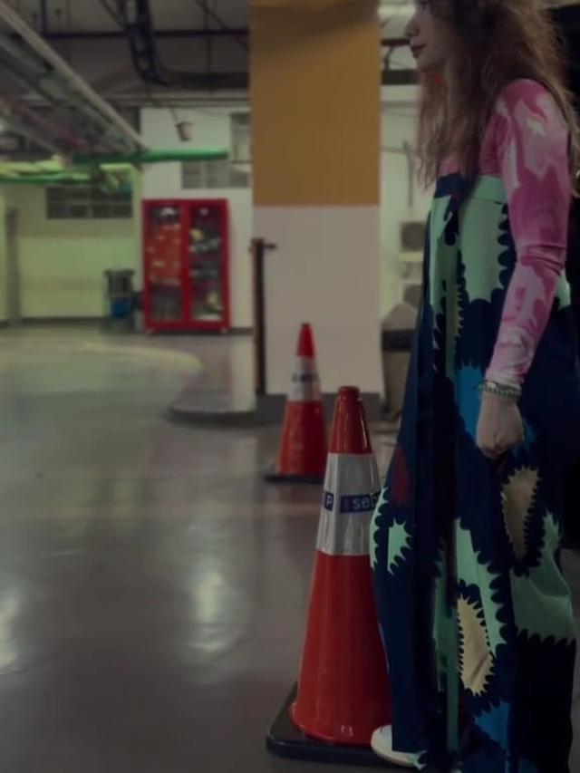 Rambut Putri Anne Terlihat Berantakan