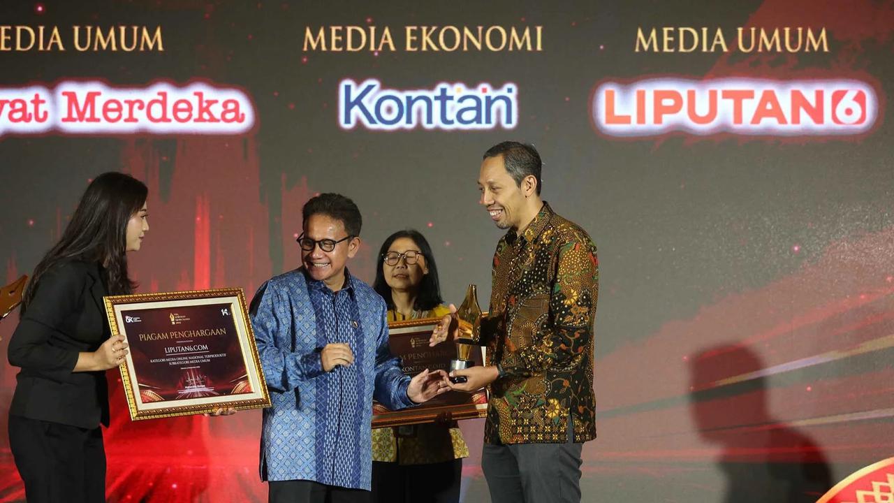 FOTO: Liputan6.com Sabet Penghargaan Media Online Terproduktif dari OJK