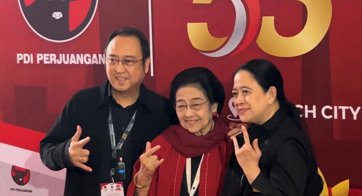 Momen Hangat Prananda-Puan Kecup Mesra Megawati saat HUT ke-53 PDIP